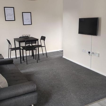 Lovely 1 Bedroom Studio Apartment - Merthyr Tydfil Exterior foto