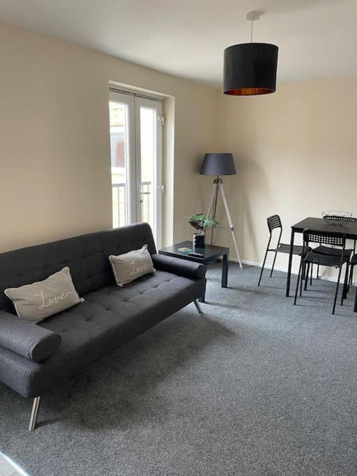 Lovely 1 Bedroom Studio Apartment - Merthyr Tydfil Exterior foto